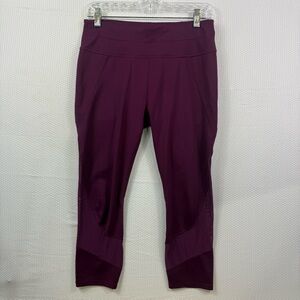 ATHLETA Laser Mesh Sonar Capri Leggings Purple Size Medium Wicking Compression